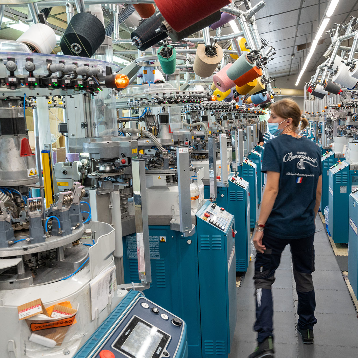 machinerie dans une entreprise de confection de chaussettes haut-de-gamme